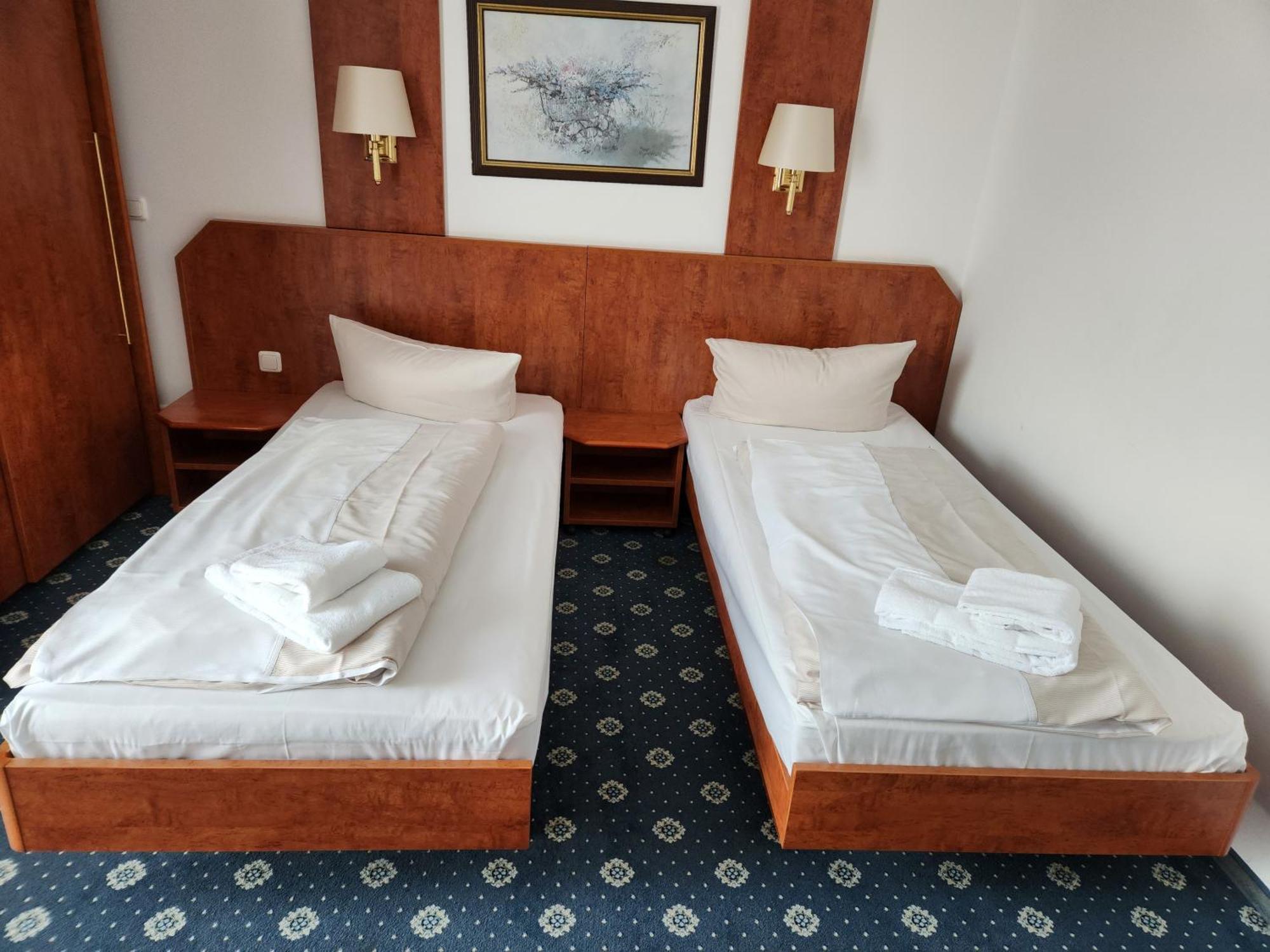 Hotel Hoyers In Pinneberg Prisdorf Eksteriør bilde